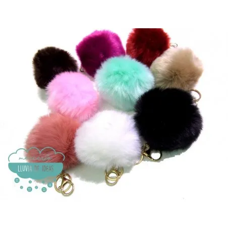 Pompón de pelo sintético 10 cm. con anilla y mosquetón