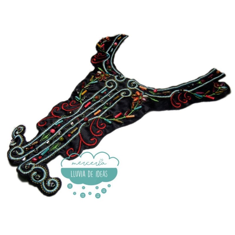 Cuello étnico bordado con abalorios y piedras - Serie Perú