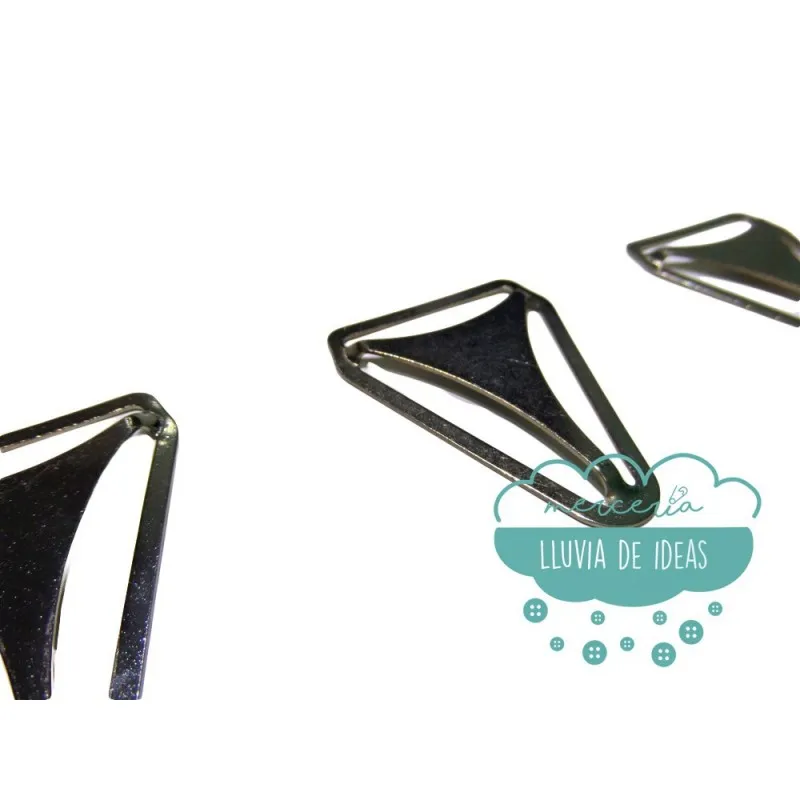 Cruce de triángulo o cruceta de metal para tirantes 35 mm. Mercería Lluvia de Ideas