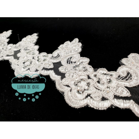 Galón bordado de flores con lentejuelas - Serie Daniela