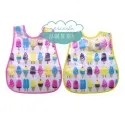 Babero impermeable con bolsillo recogemigas pack 2 unidades - Modelo Helados y polos