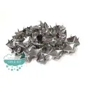 Tachas cuadradas piramidales con garras - Color plateado